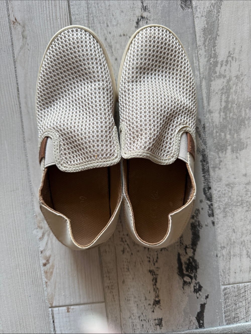 Ladies Olukai Slip-On Mesh -Beige. Size 7 w